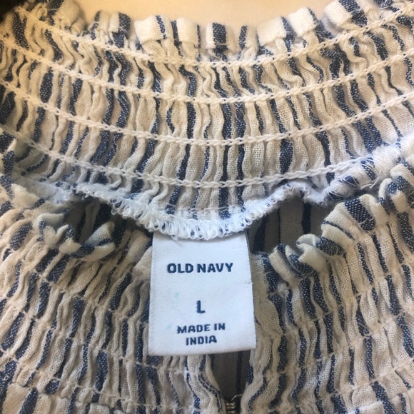 Old Navy flutter sleeve top. Size L. - Picture 4 of 5